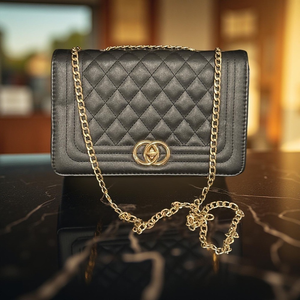 Elegant Black Quilted Chain Bag